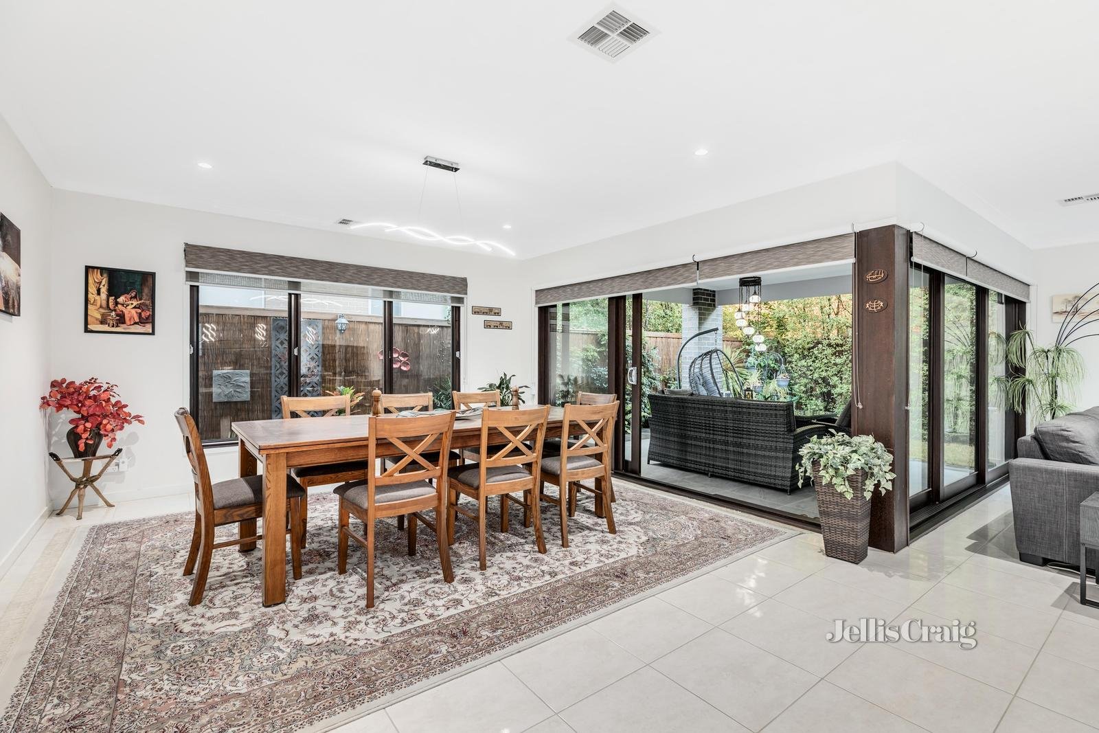 152 Harcrest Boulevard, Wantirna South image 6