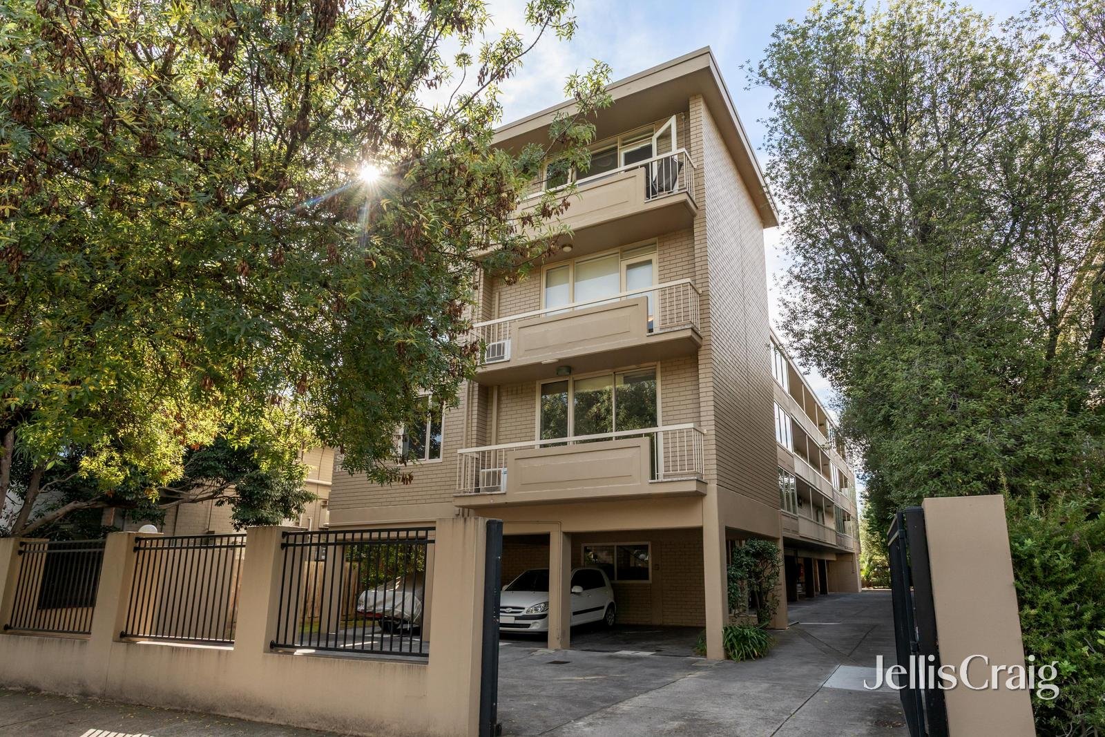 1/52 Sutherland Road, Armadale image 1