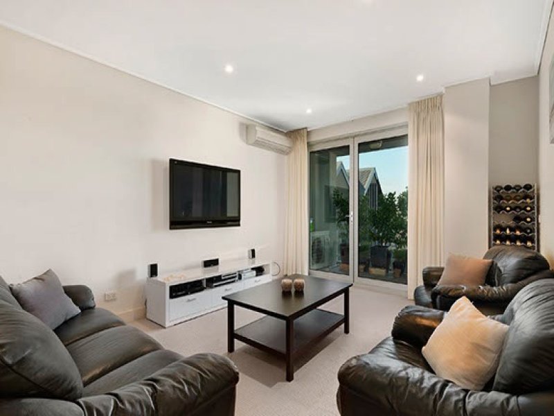 15/200 Bay Street, Port Melbourne image 5