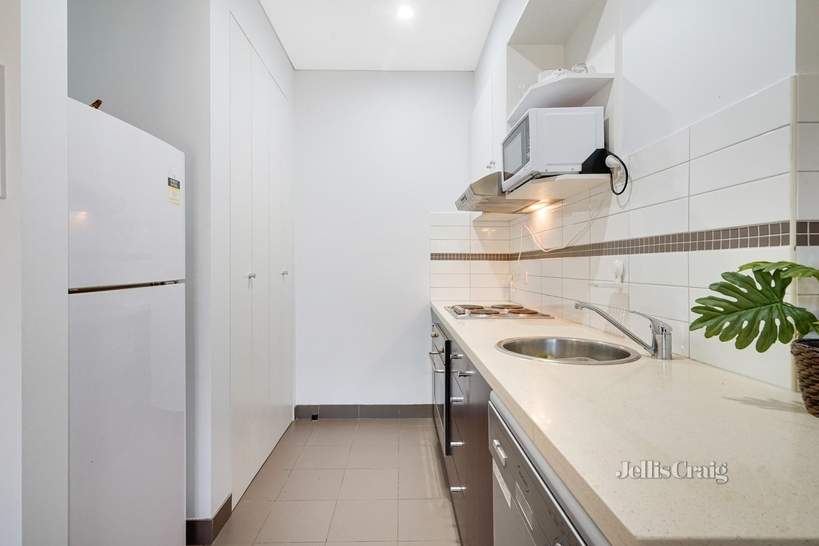 15/210 Normanby Road, Notting Hill image 2