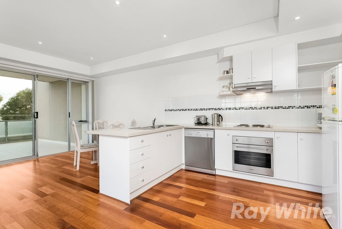 15/213 Normanby Road, Notting Hill image 2