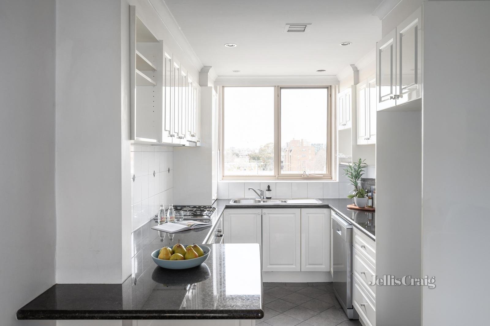 15/27 Kensington Road, South Yarra image 1