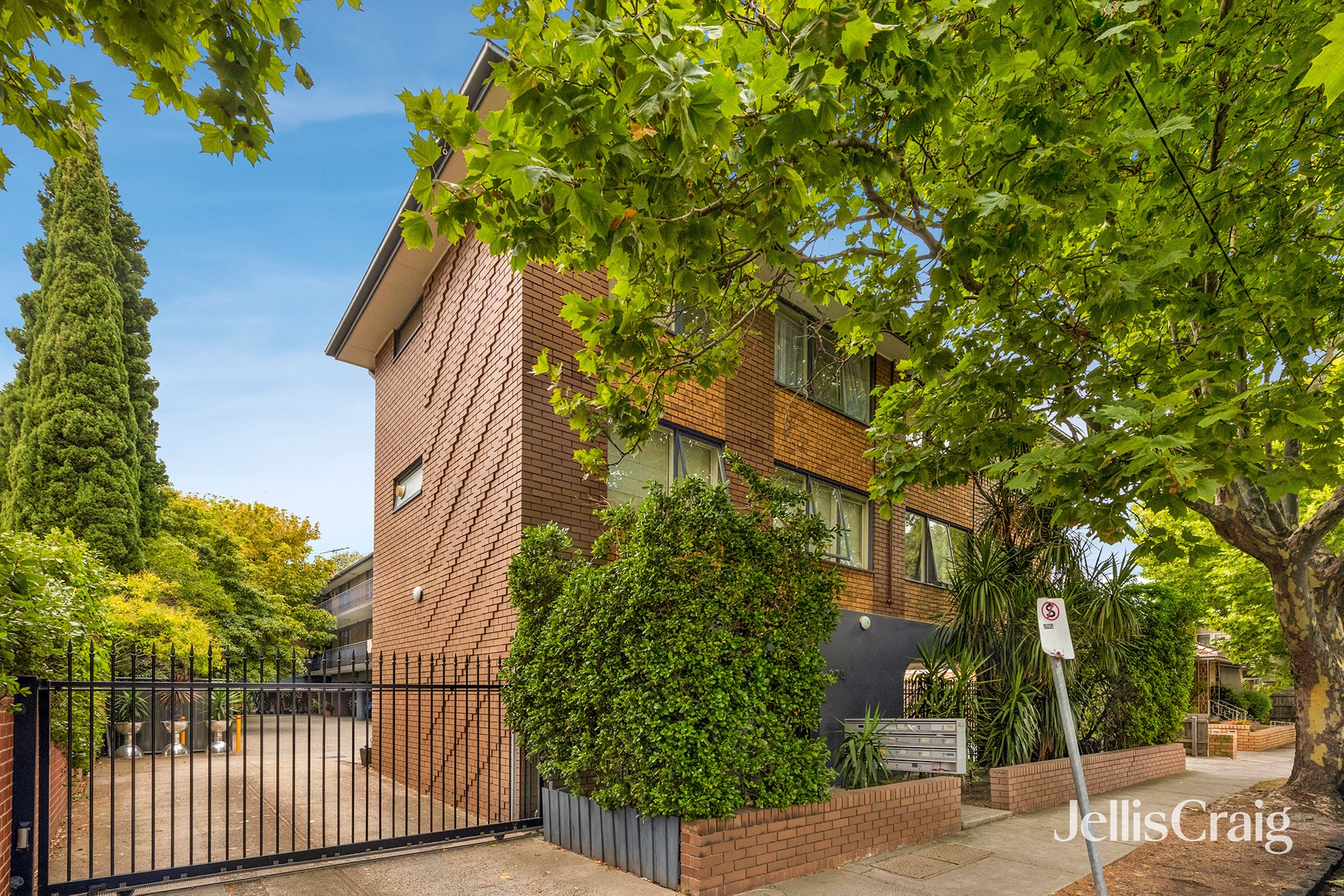 15/278 Barkly Street, Elwood image 1