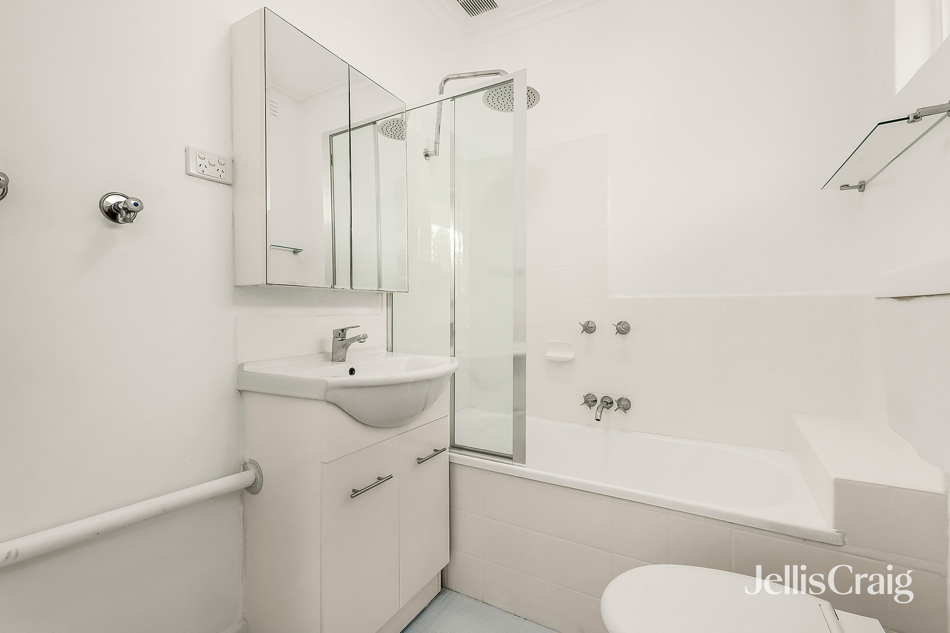 15/278 Barkly Street, Elwood image 2