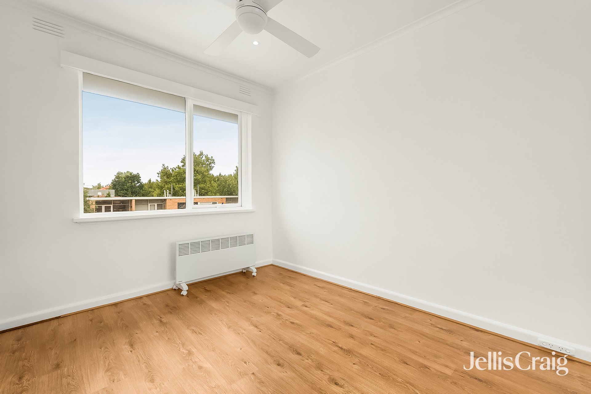 15/278 Barkly Street, Elwood image 3