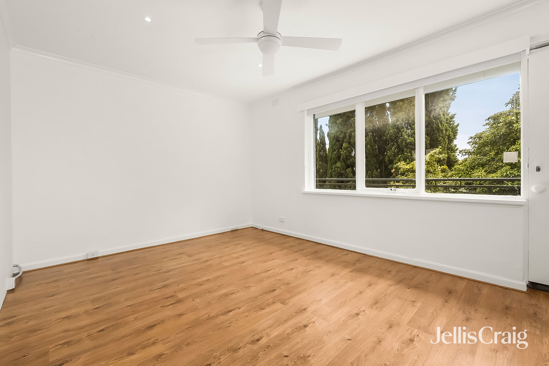 15/278 Barkly Street, Elwood image 5