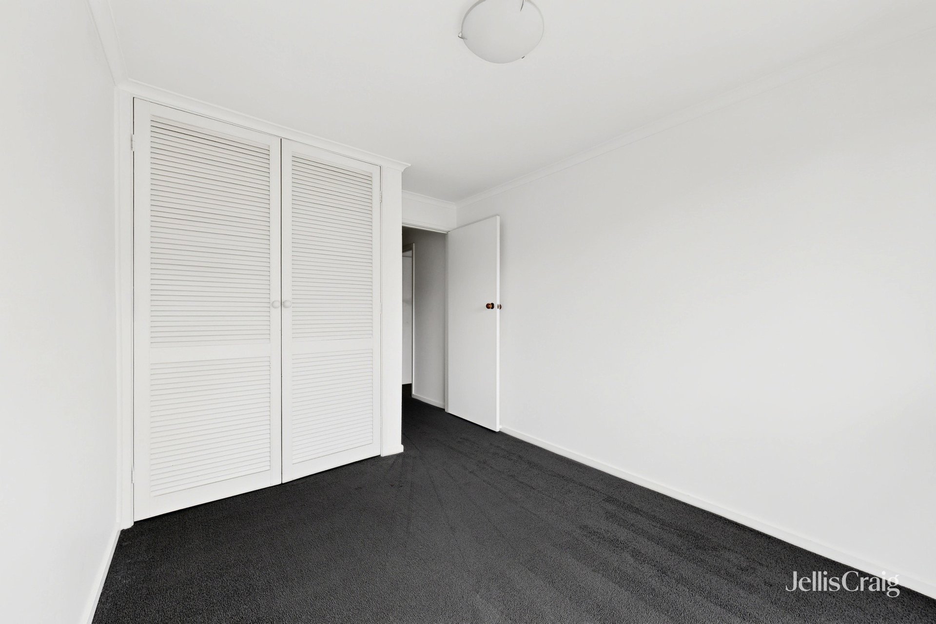 15/284 Barkers Road, Hawthorn image 3