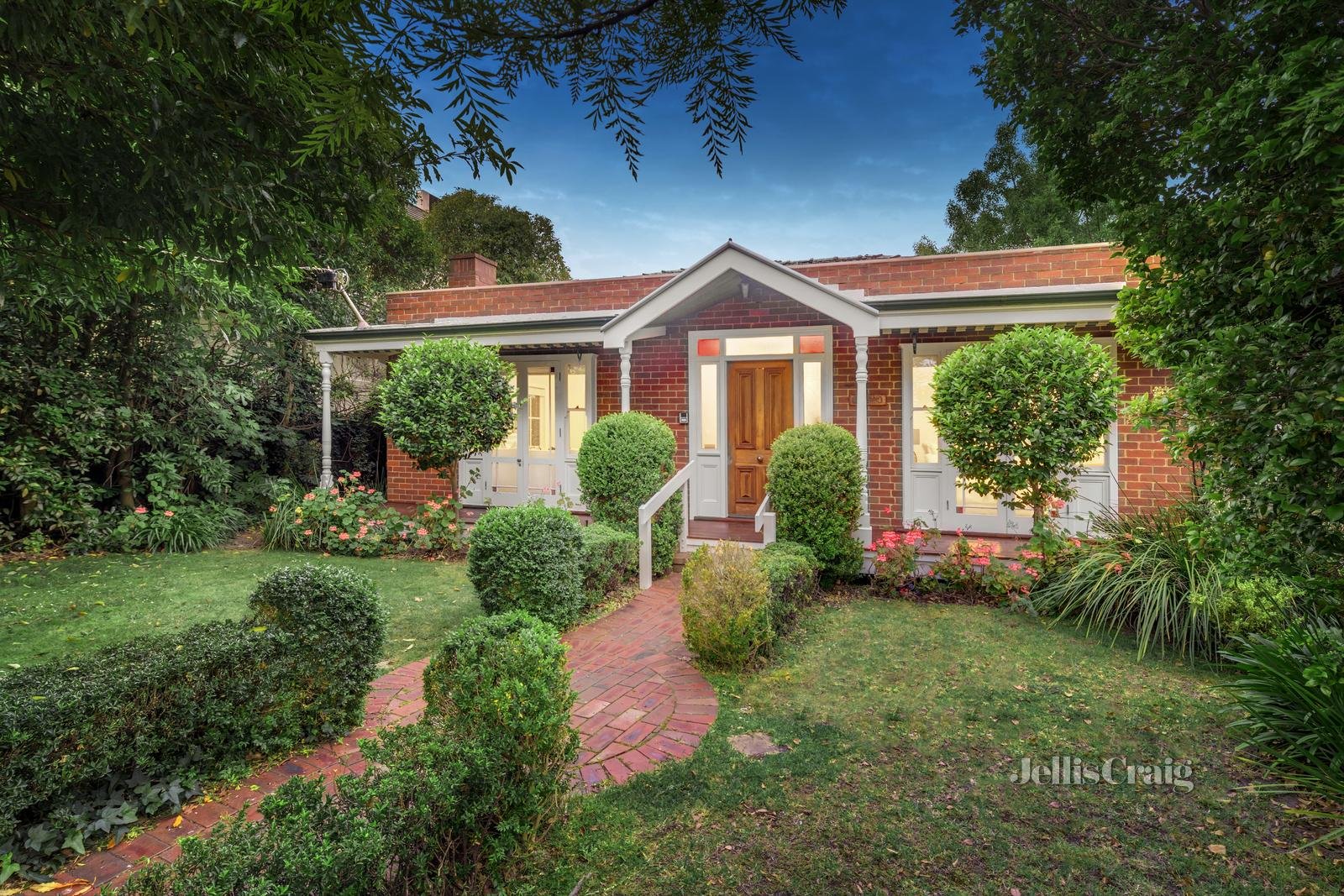 1/53 Kennealy Street, Surrey Hills image 1