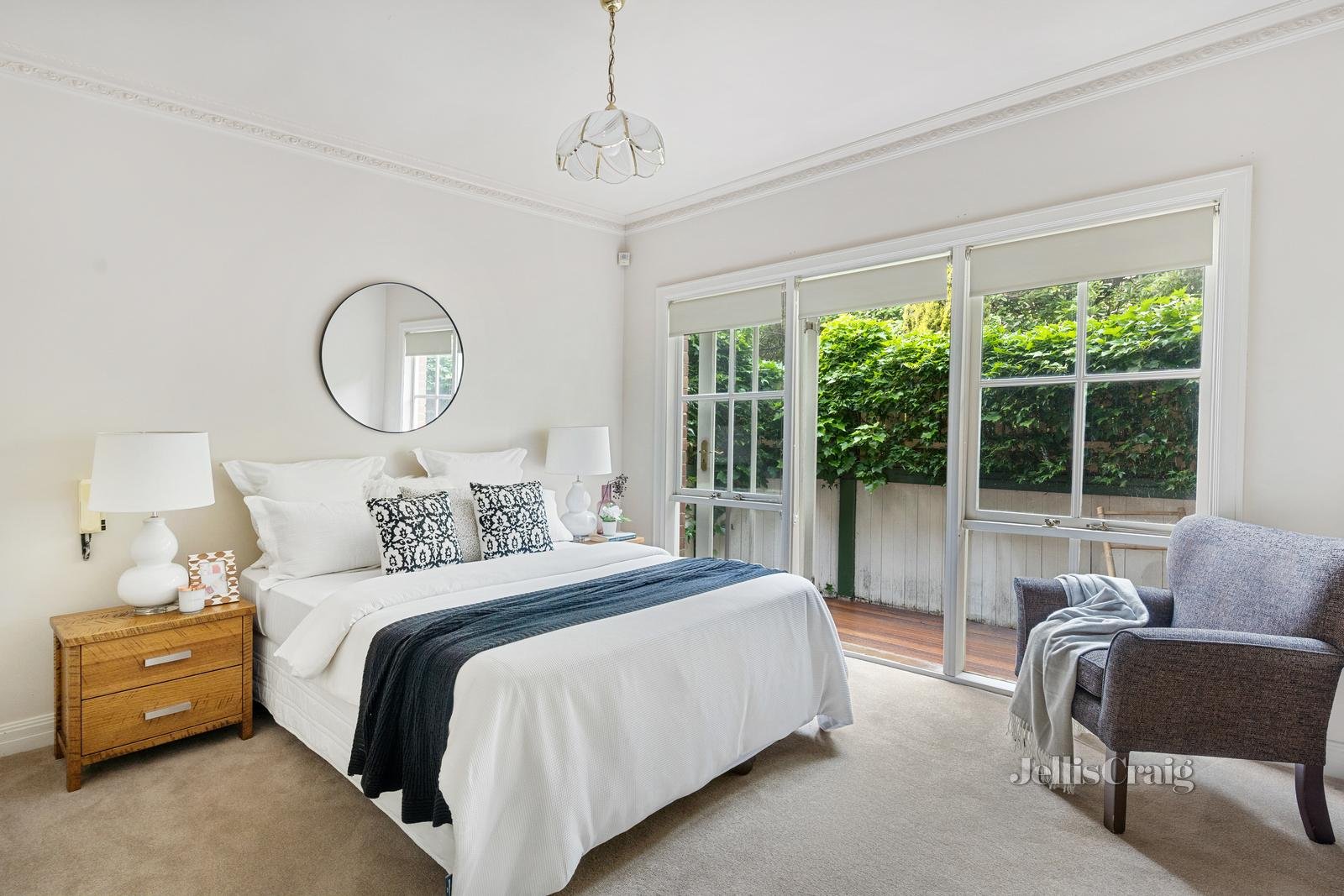 1/53 Kennealy Street, Surrey Hills image 6