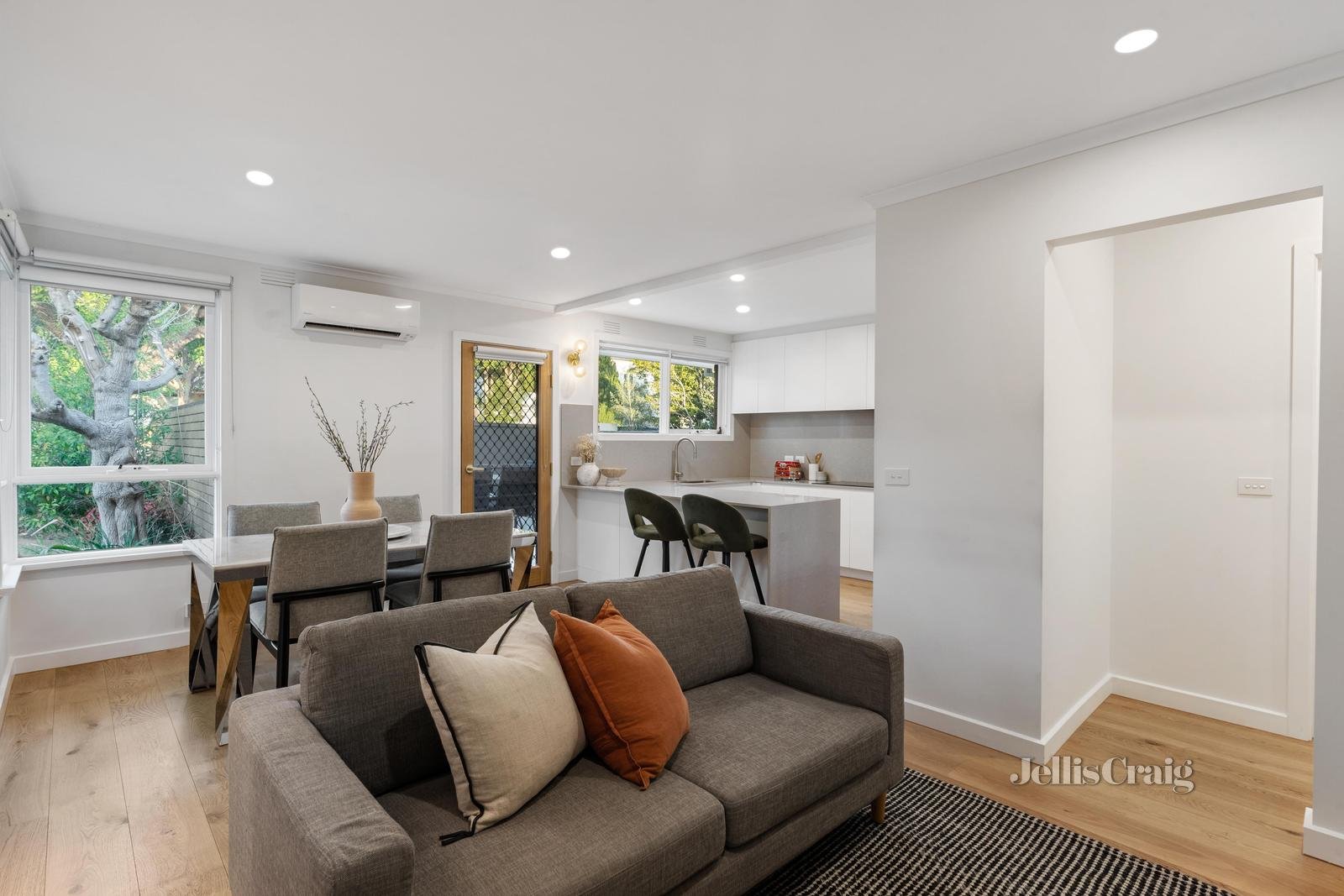 1/53 Roslyn Street, Brighton image 3