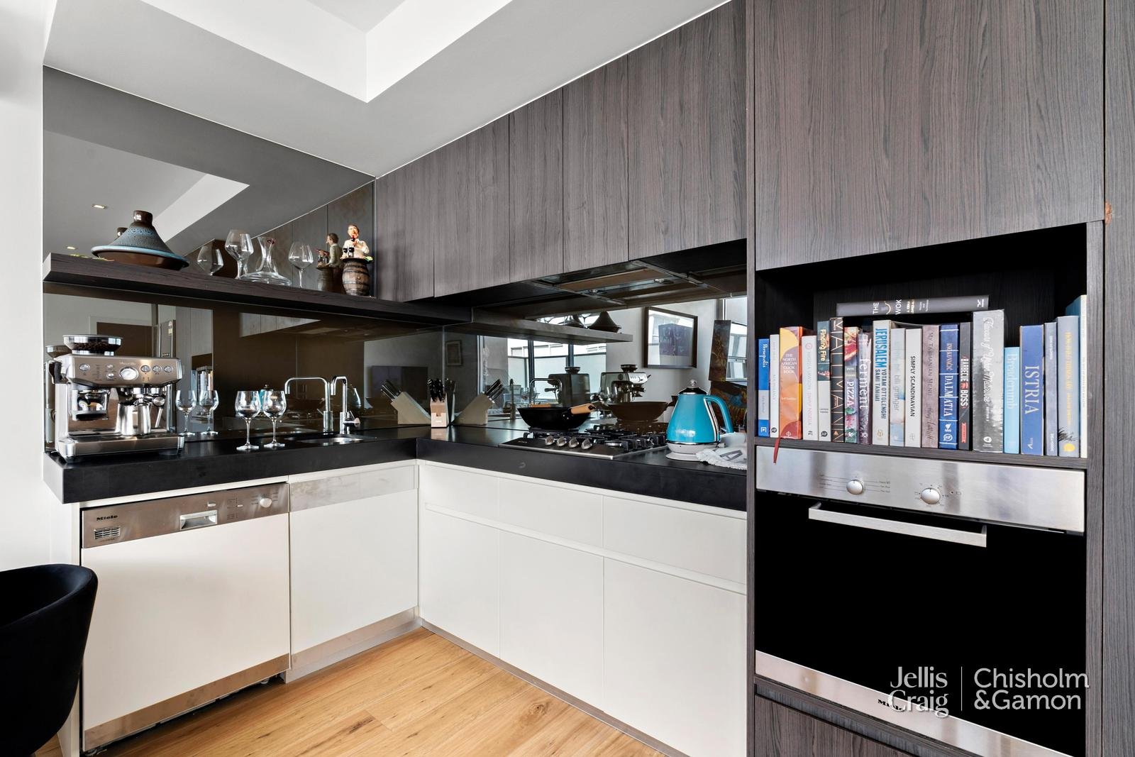 15/30 Docker Street, Elwood image 7