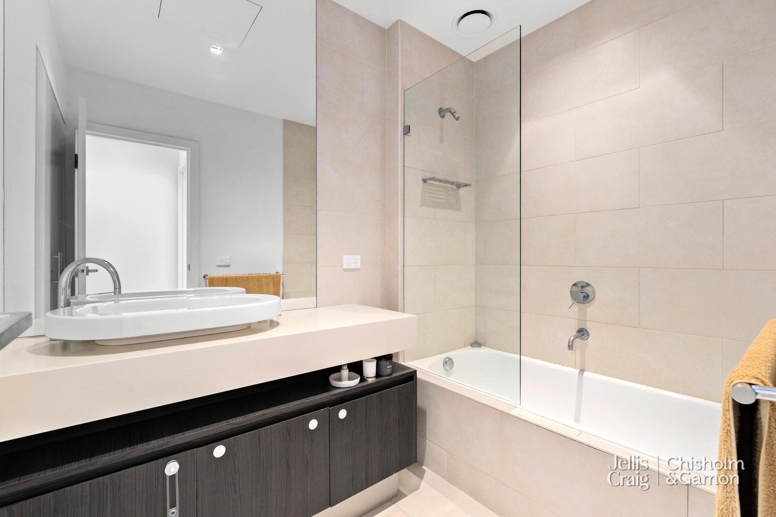 15/30 Docker Street, Elwood image 9