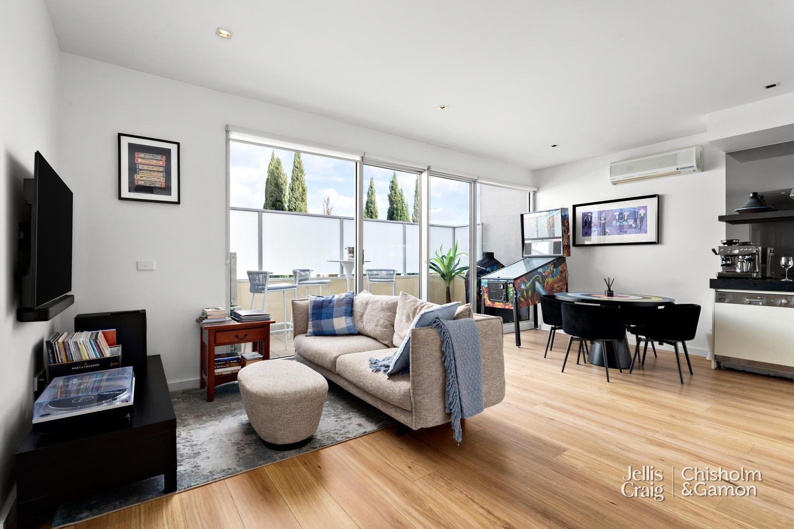 15/30 Docker Street, Elwood image 2