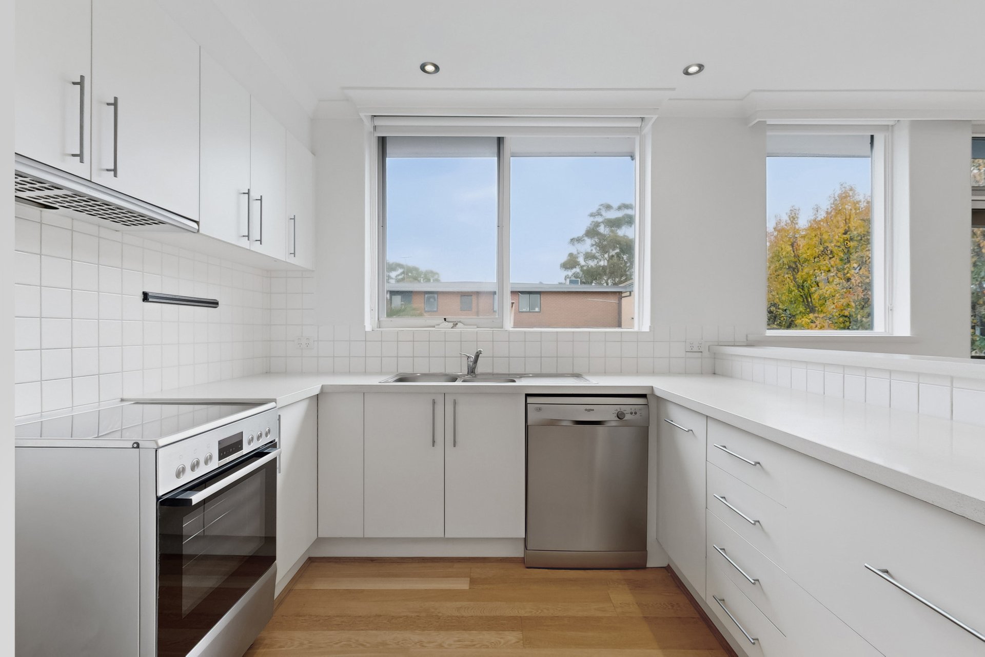 15/31 Dickens Street, Elwood image 1