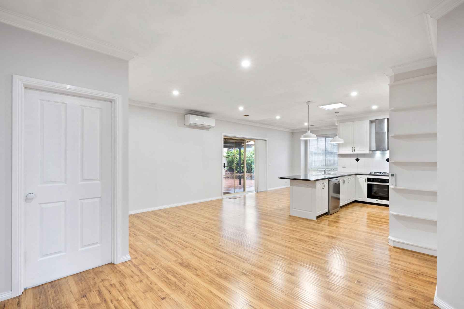 1/531 Springvale Road, Glen Waverley image 3