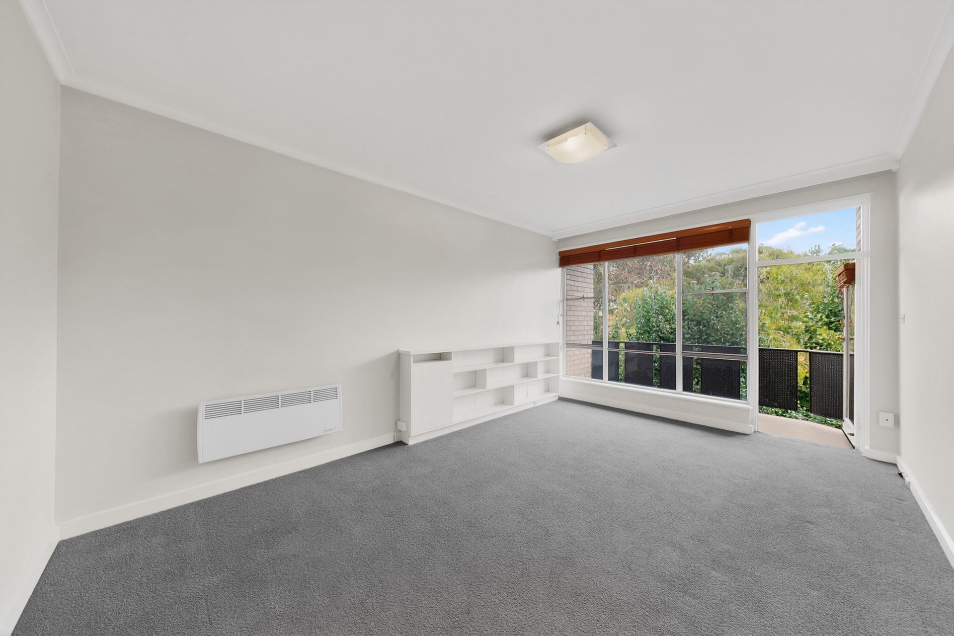 15/32 Ormond Road, Elwood image 2
