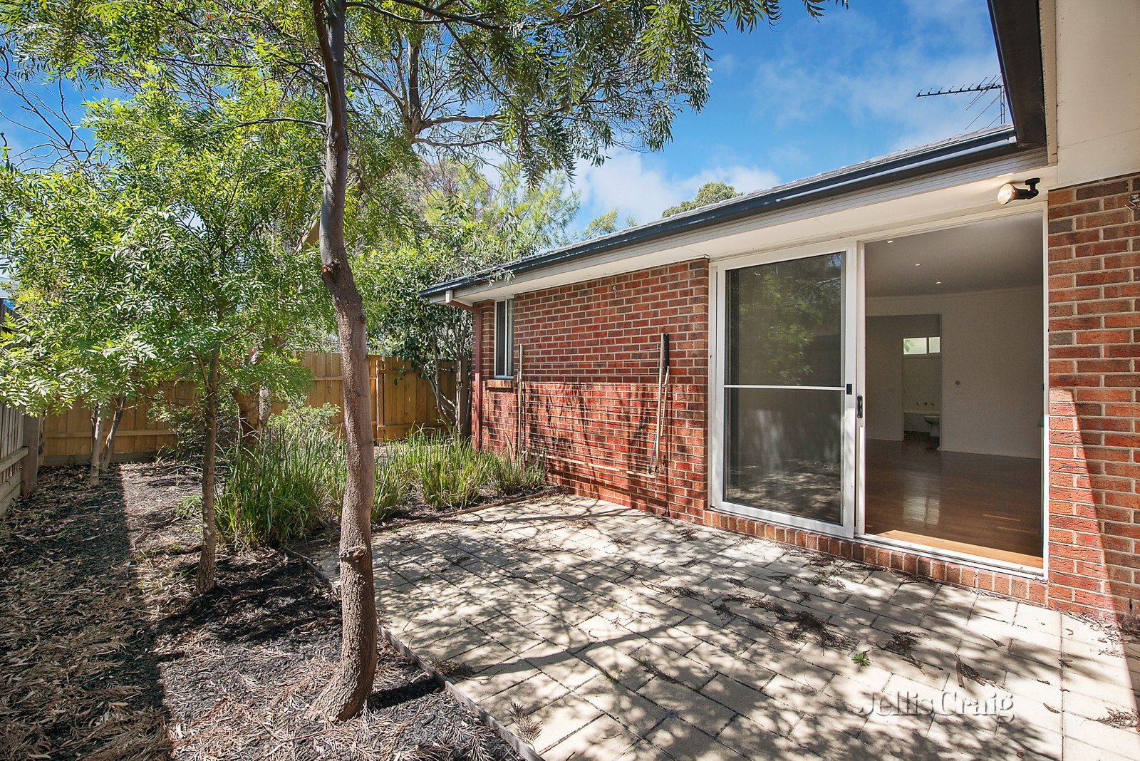 1/533 Springvale Road, Glen Waverley image 5