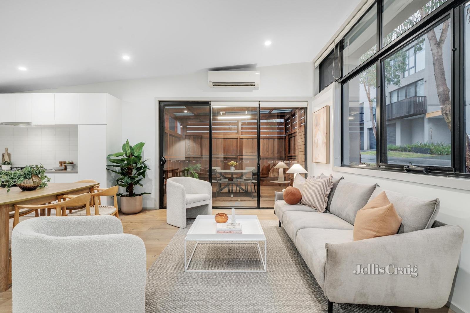 15/37 William Street, Ringwood image 2
