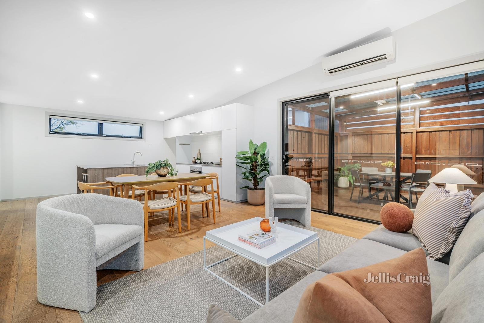 15/37 William Street, Ringwood image 3
