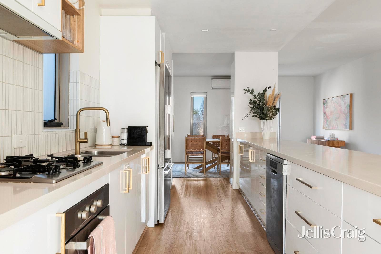 15/4-12 Fisher Parade, Ascot Vale image 3