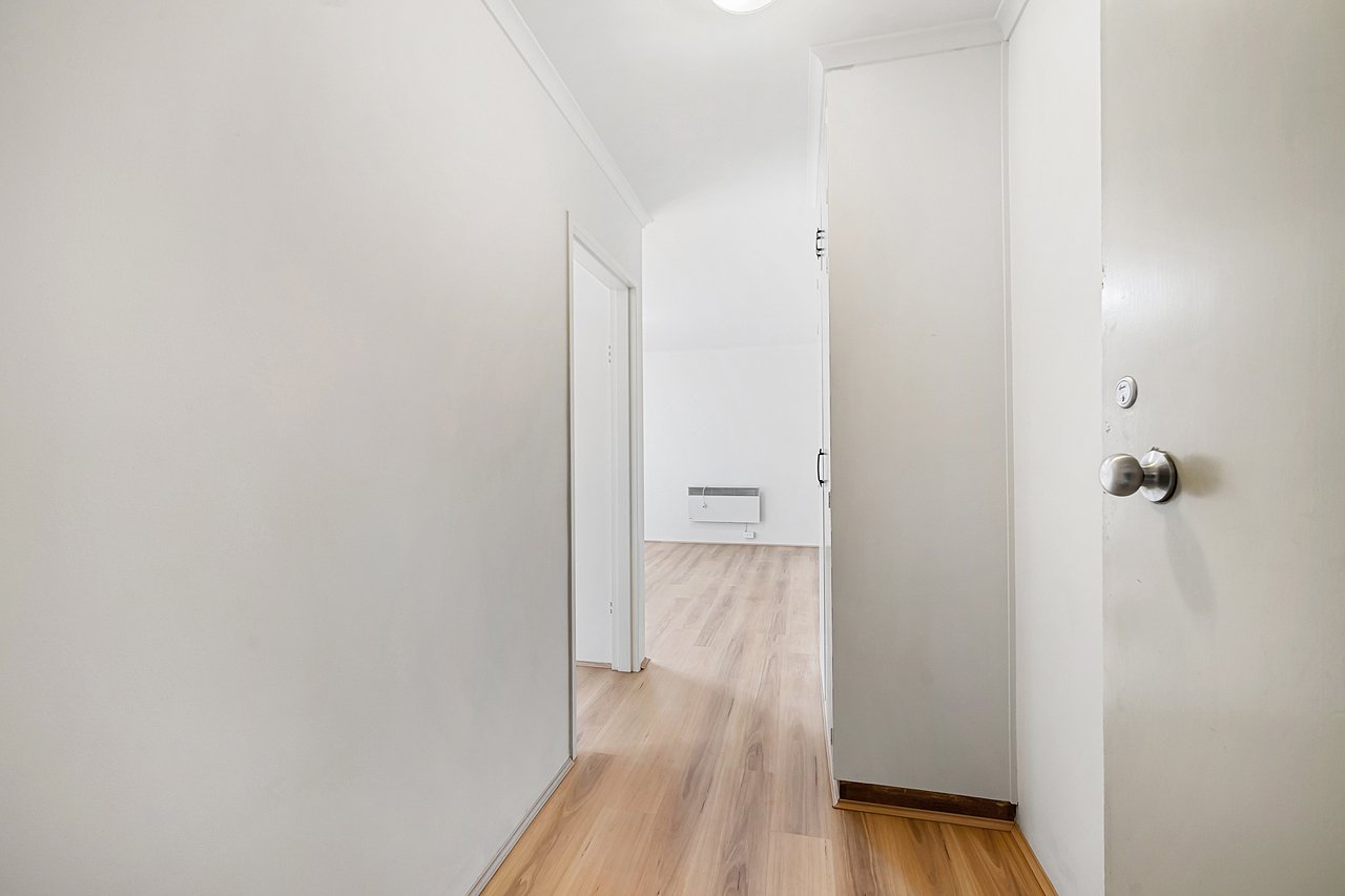1/54 Liddiard Street, Hawthorn image 3