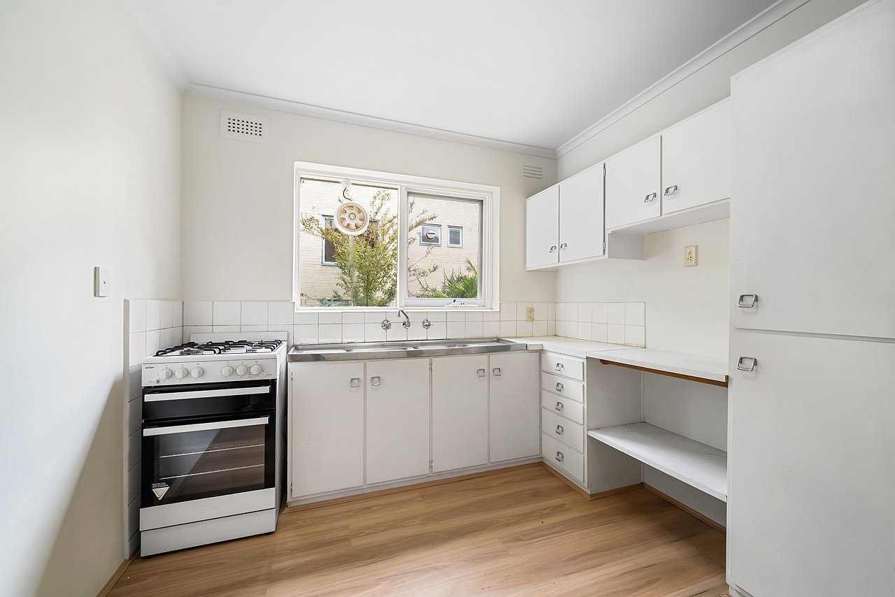1/54 Liddiard Street, Hawthorn image 4