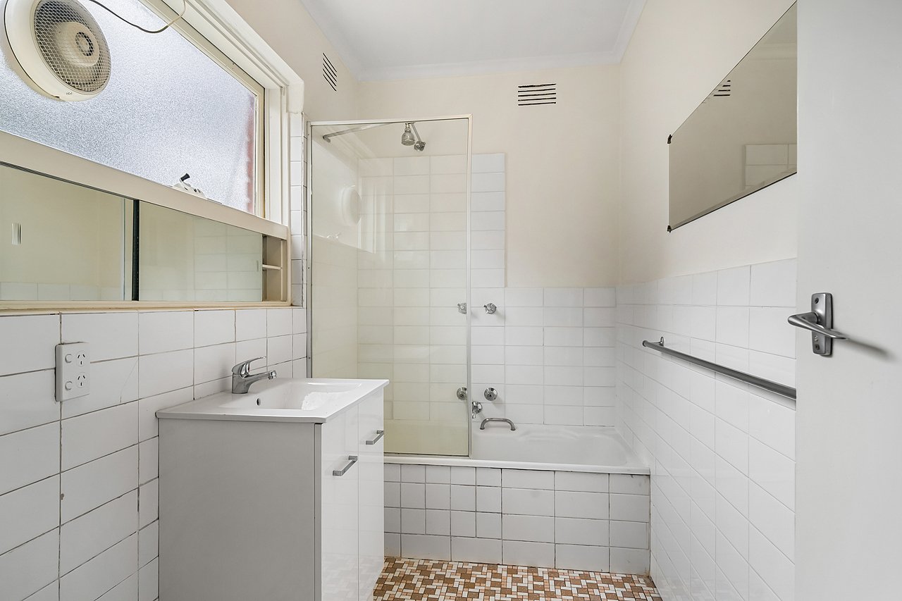 1/54 Liddiard Street, Hawthorn image 6