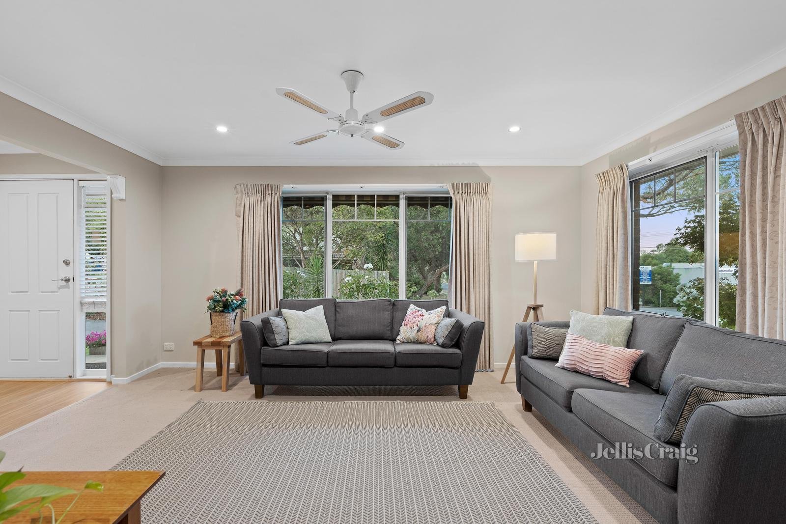 1/54 Lusher Road, Croydon image 2