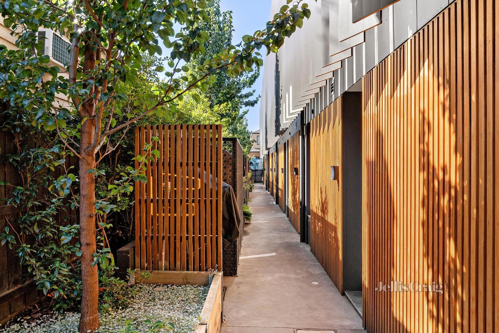 1/54 St Leonards Road, Ascot Vale image 1