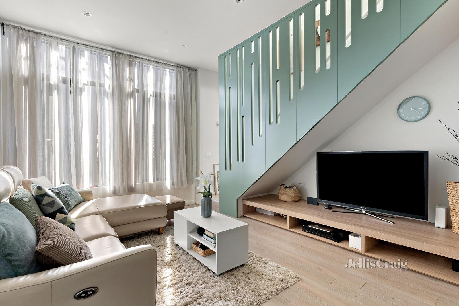 1/54 St Leonards Road, Ascot Vale image 4