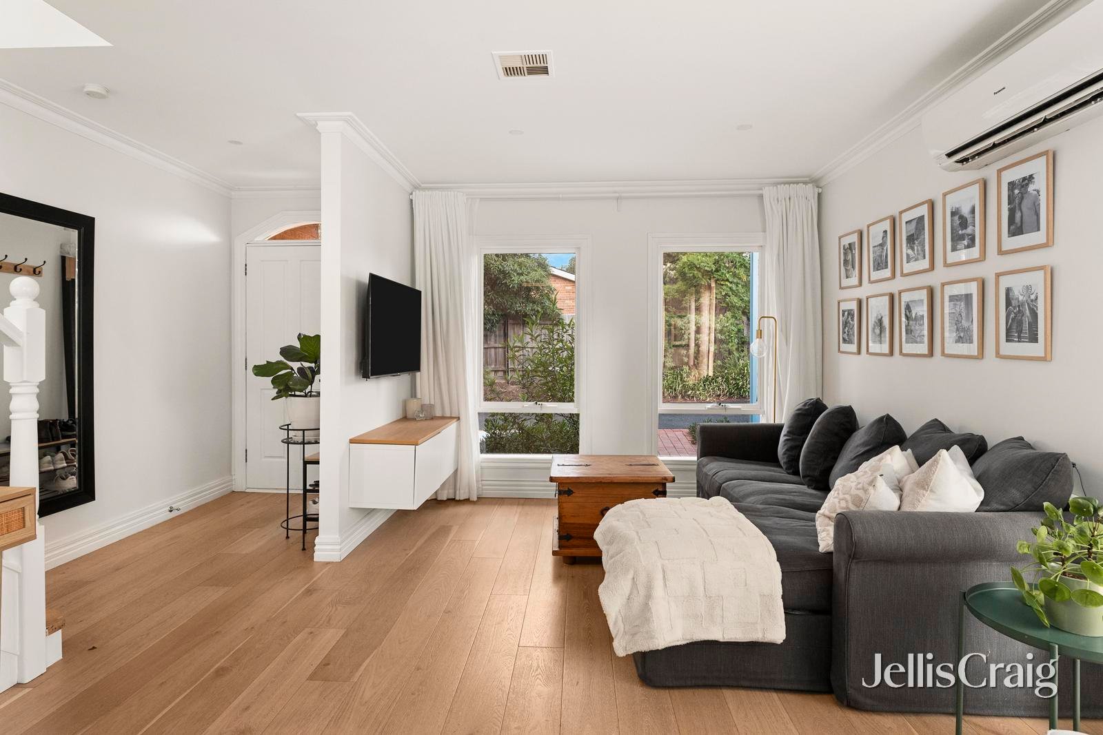 1/54 Warwick Road, Greensborough image 3