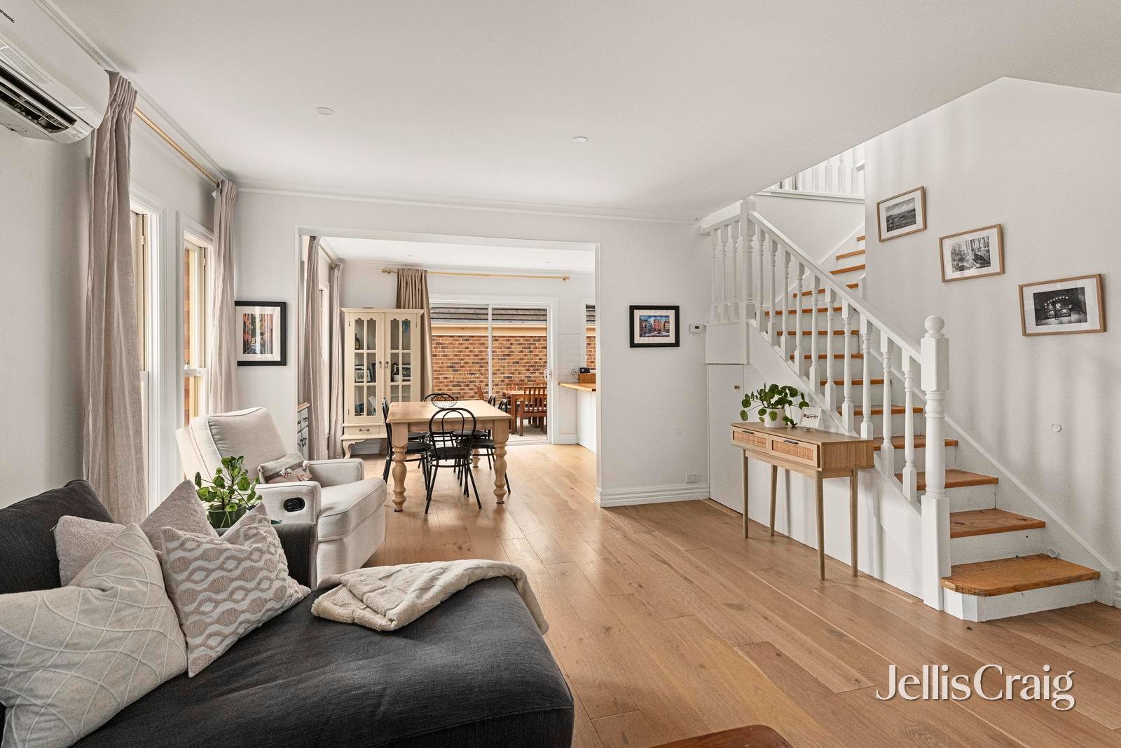 1/54 Warwick Road, Greensborough image 4