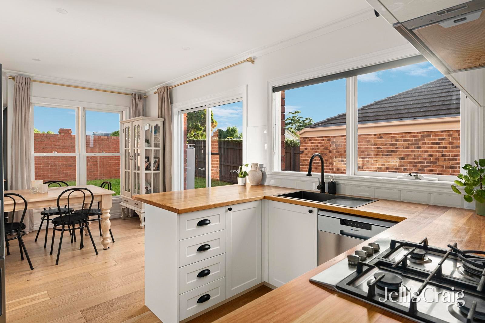 1/54 Warwick Road, Greensborough image 5