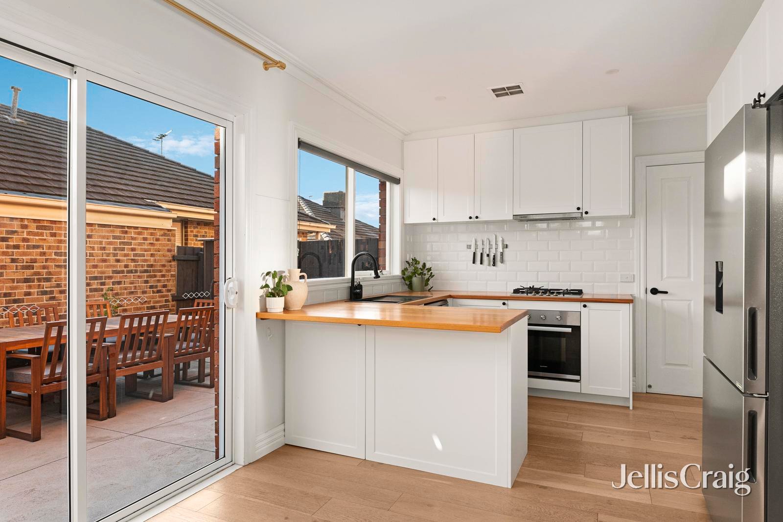 1/54 Warwick Road, Greensborough image 6
