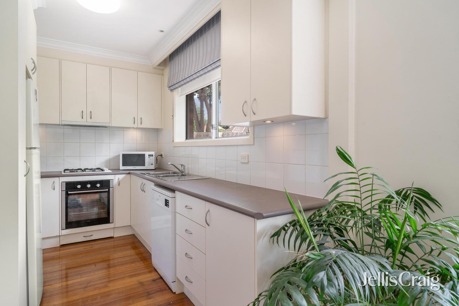 1/55-57 Doncaster East Road, Mitcham image 3