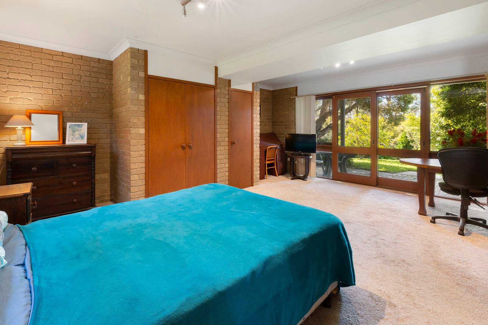 Property Gallery Thumbnail 6