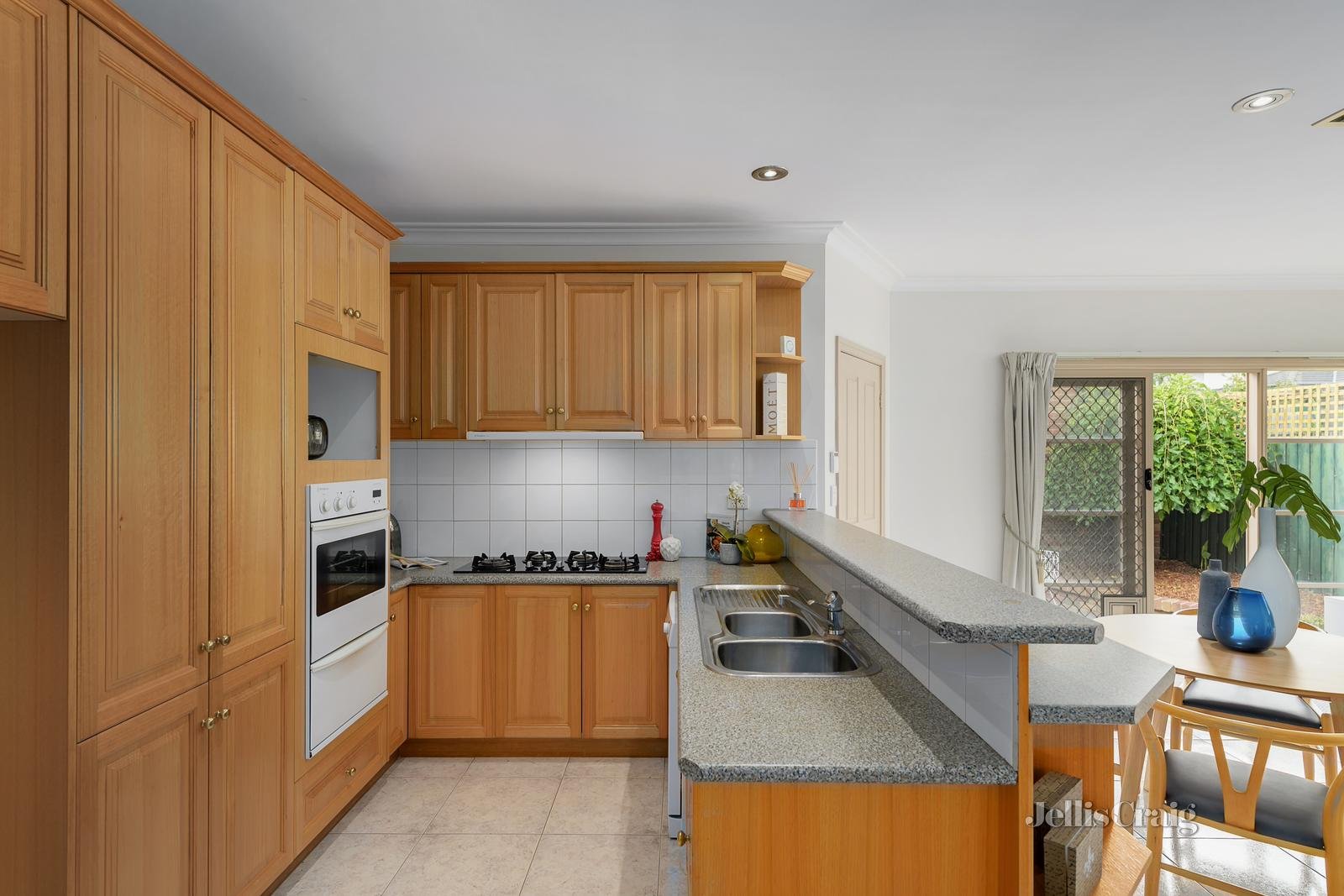 1/559 Whitehorse Road, Surrey Hills image 4