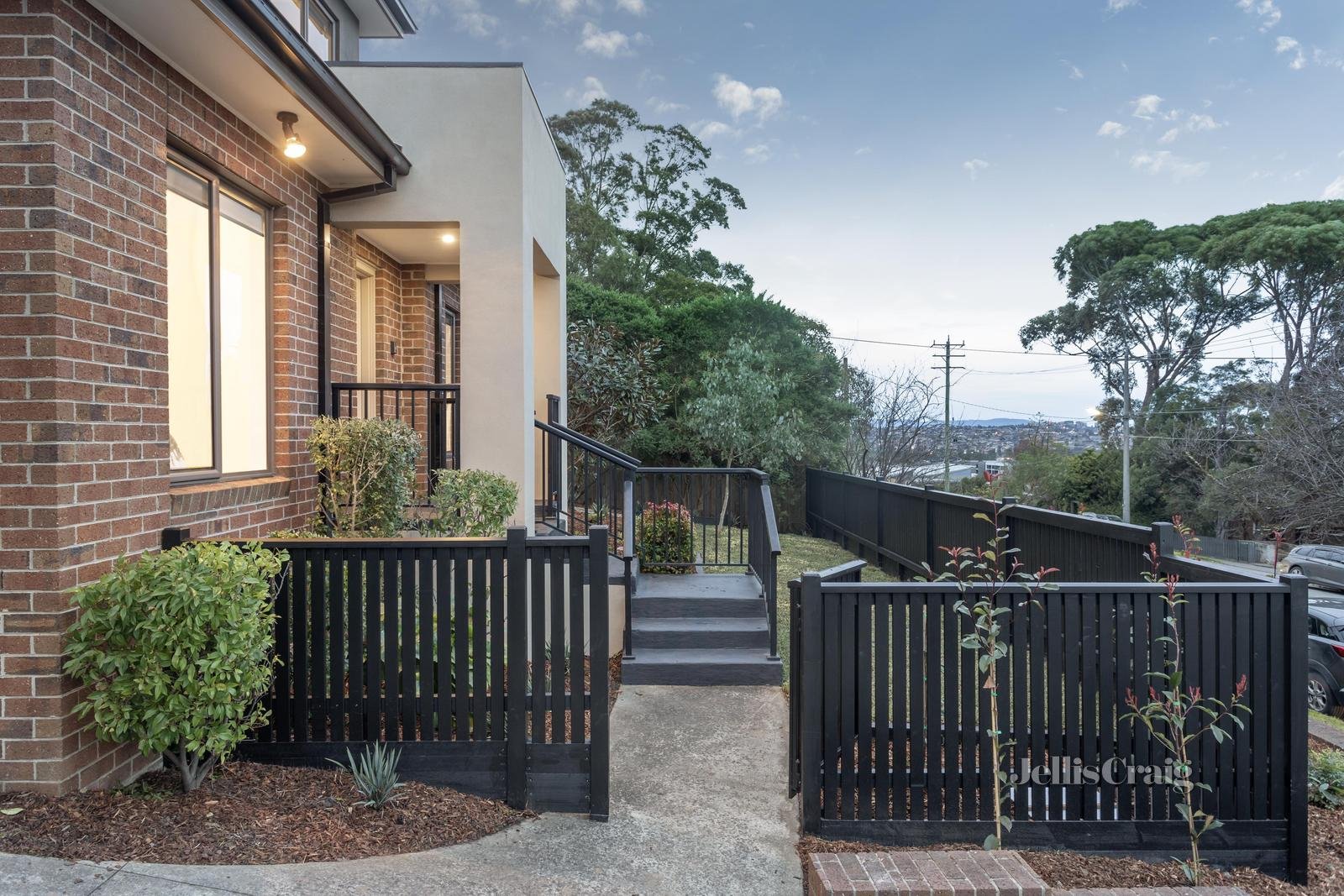 1/56 Darebin Street, Heidelberg image 2