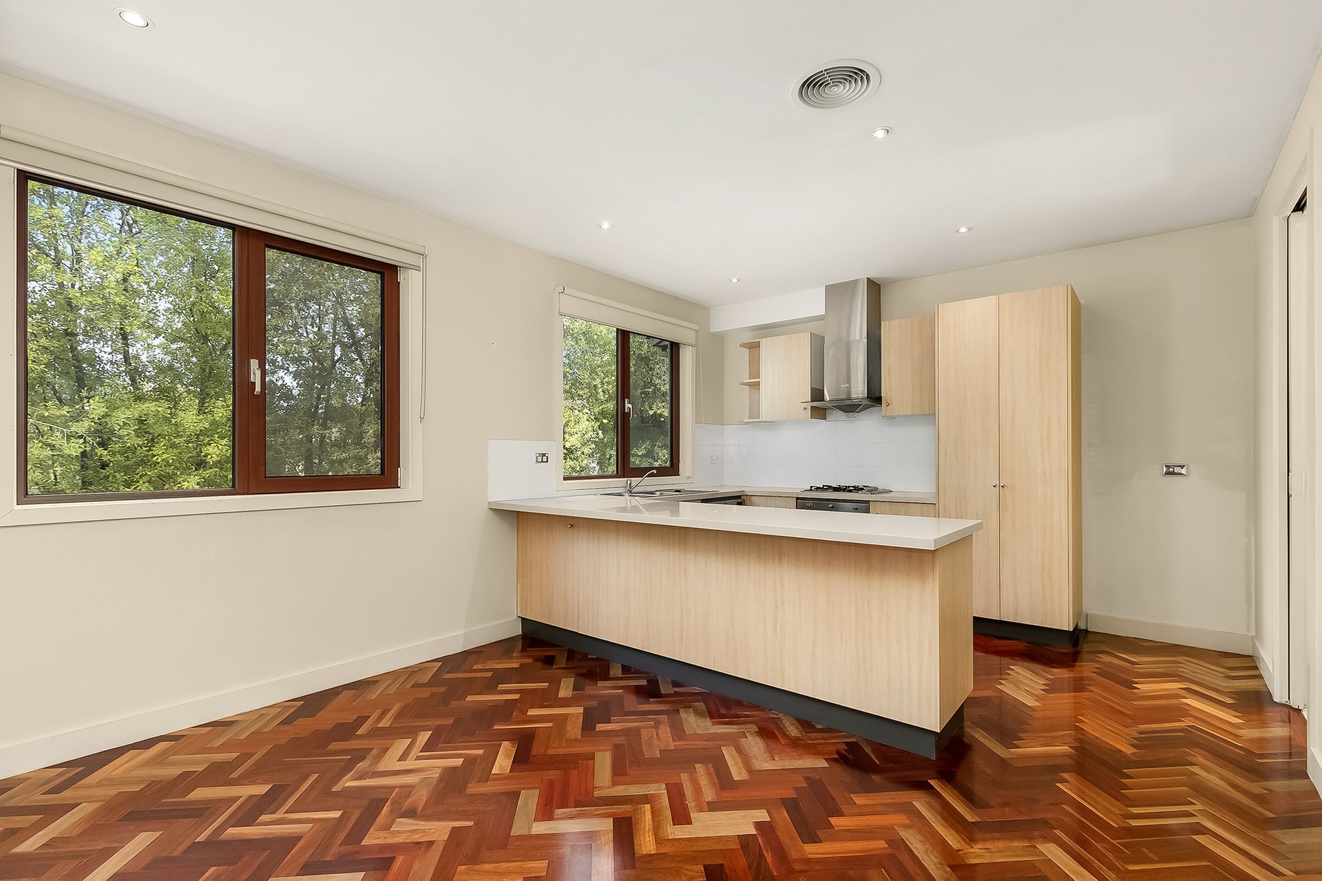 Property Gallery Thumbnail 3
