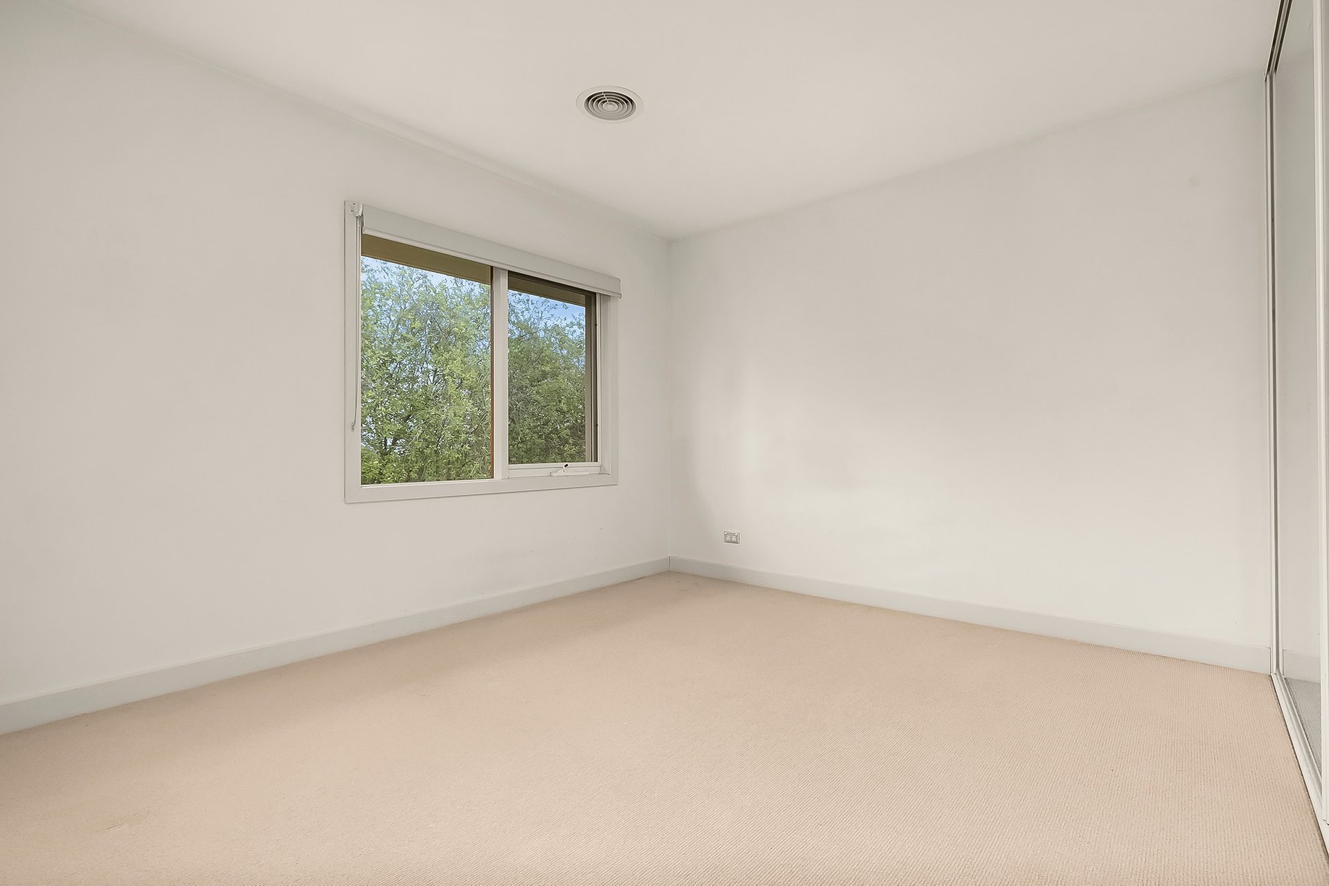 Property Gallery Thumbnail 5