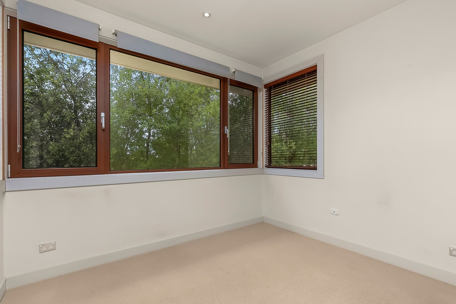 Property Gallery Thumbnail 6