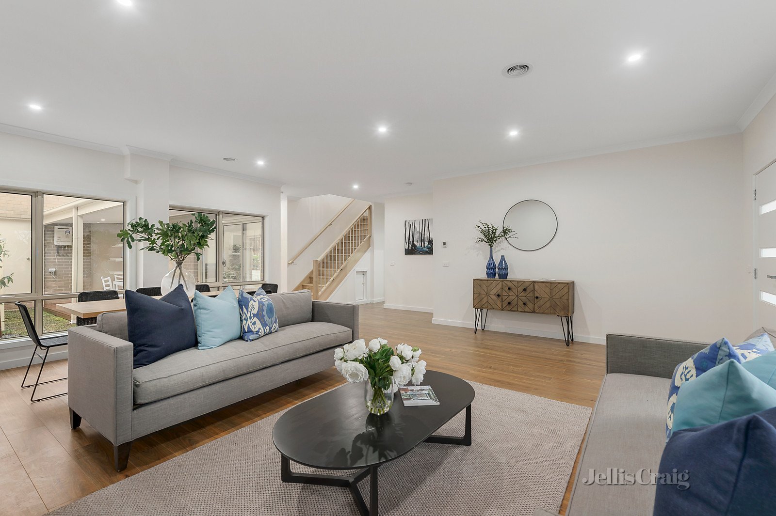 1/566 Huntingdale Road, Mount Waverley image 1