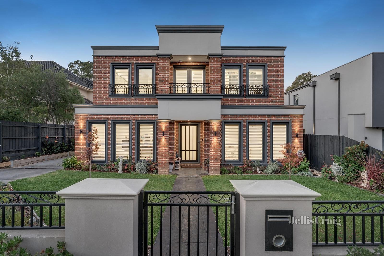 1/57 Campbell Street, Glen Waverley image 1