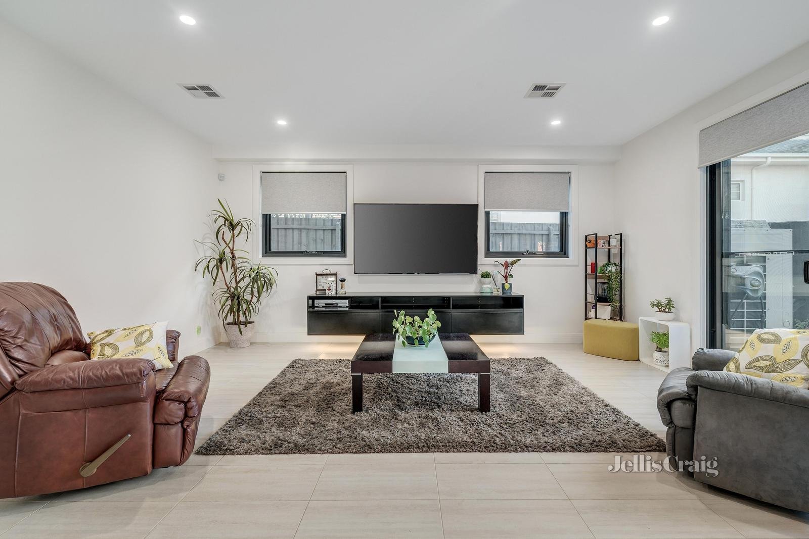 1/57 Campbell Street, Glen Waverley image 4