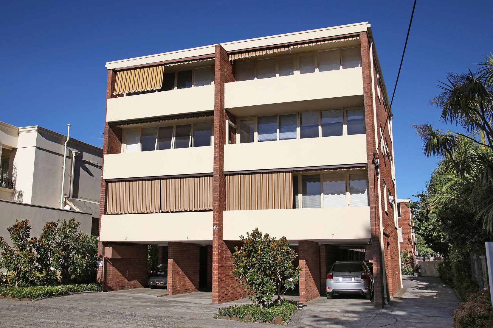 15 / 76 Mathoura Road TOORAK