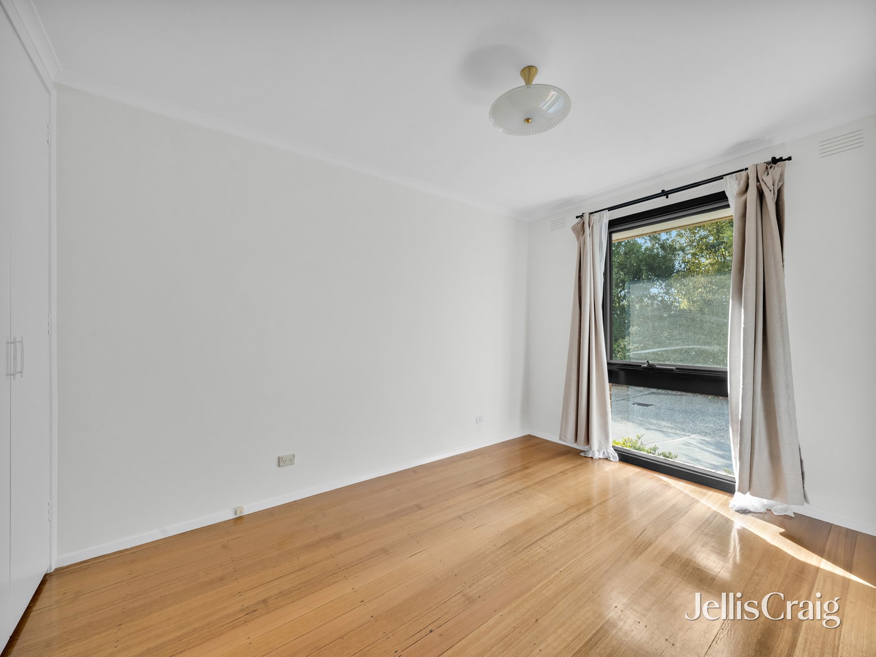 1/577 High Street Road, Mount Waverley image 4