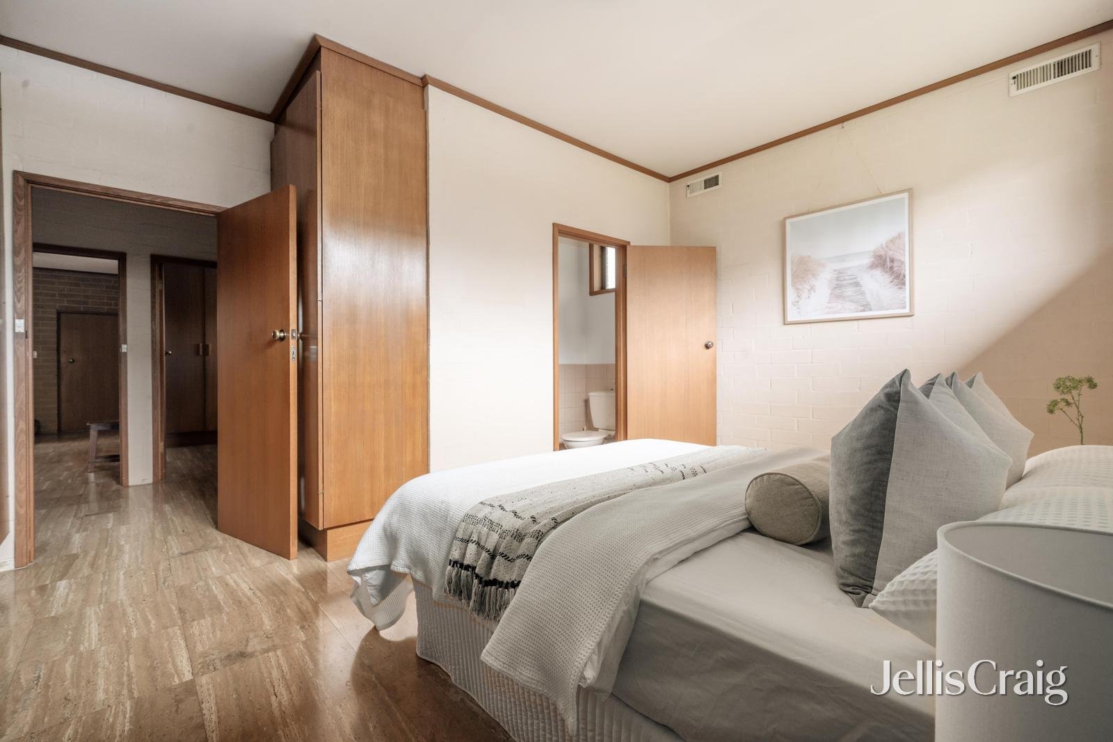 158 Mountain View Parade, Rosanna image 7