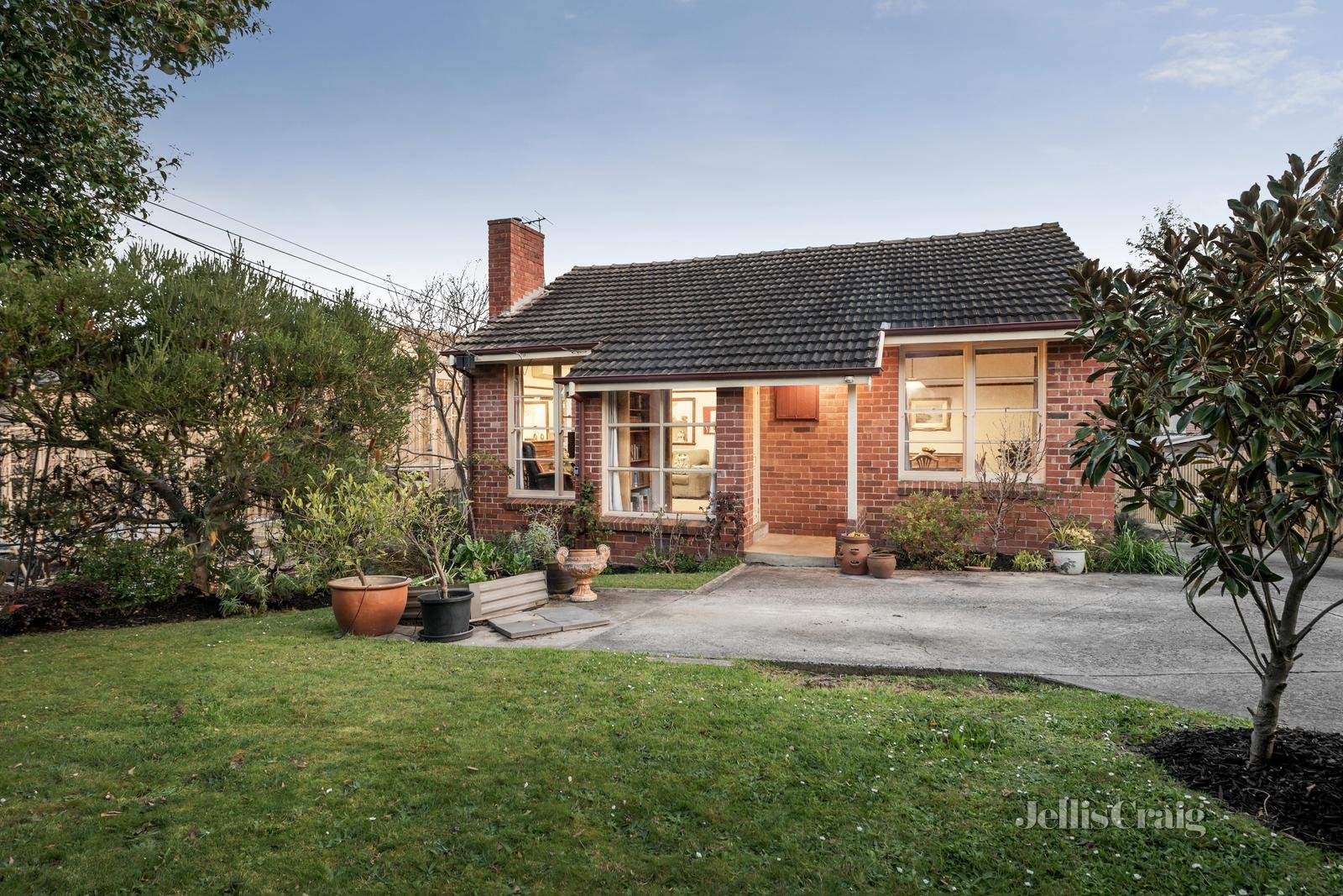 1 58 Neville Street Box Hill South VIC 3128 House for Sale