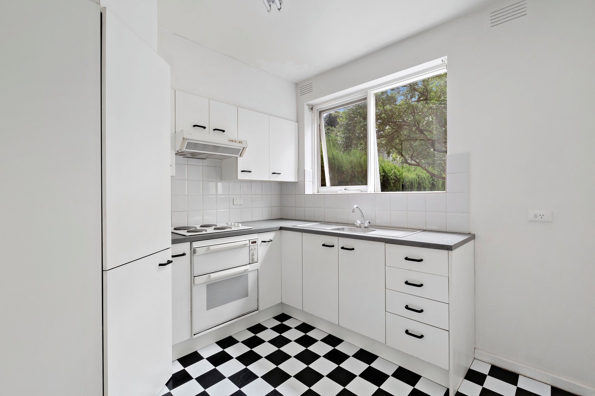 Property Gallery Thumbnail 4