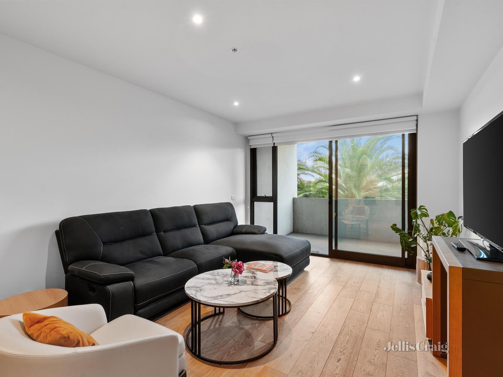 15/872 Doncaster Road, Doncaster East image 3